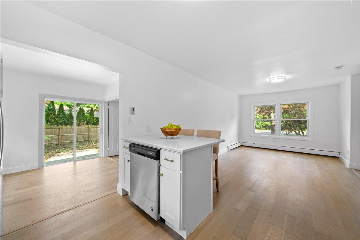 404 Oxhead Road, Stony Brook, NY 11790