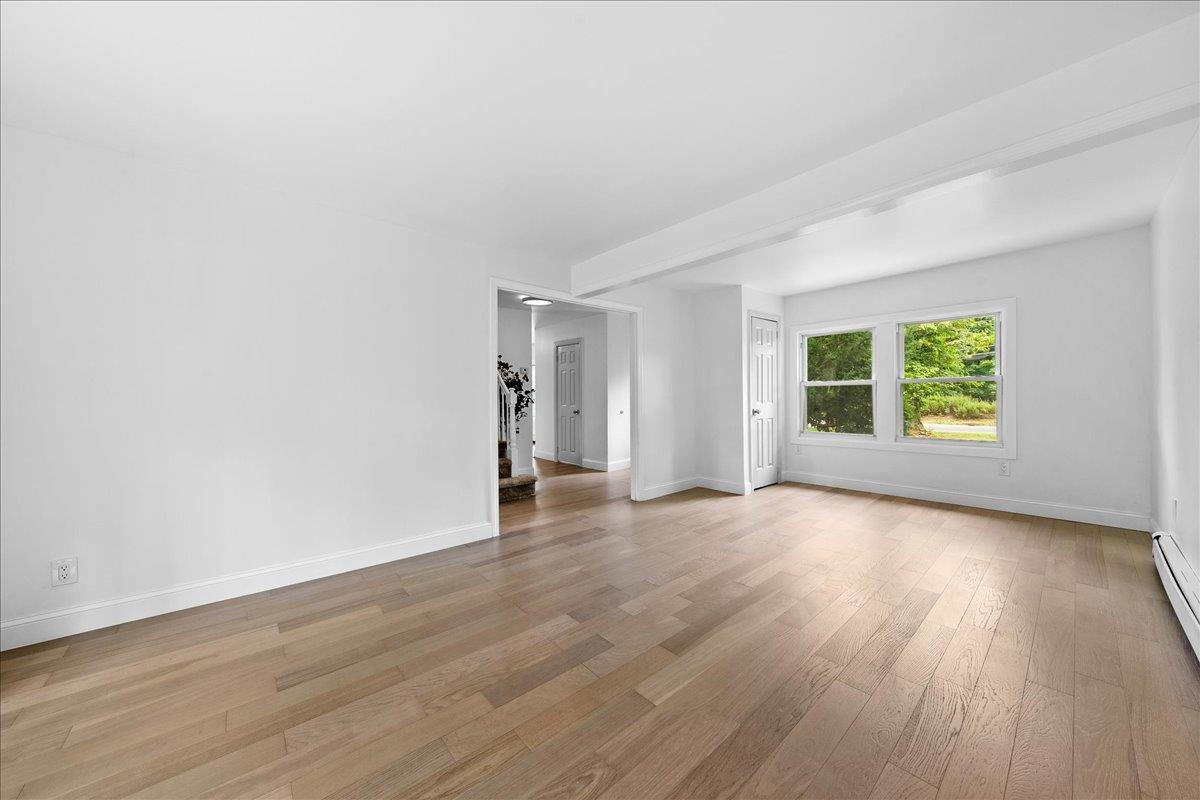 404 Oxhead Road, Stony Brook, NY 11790