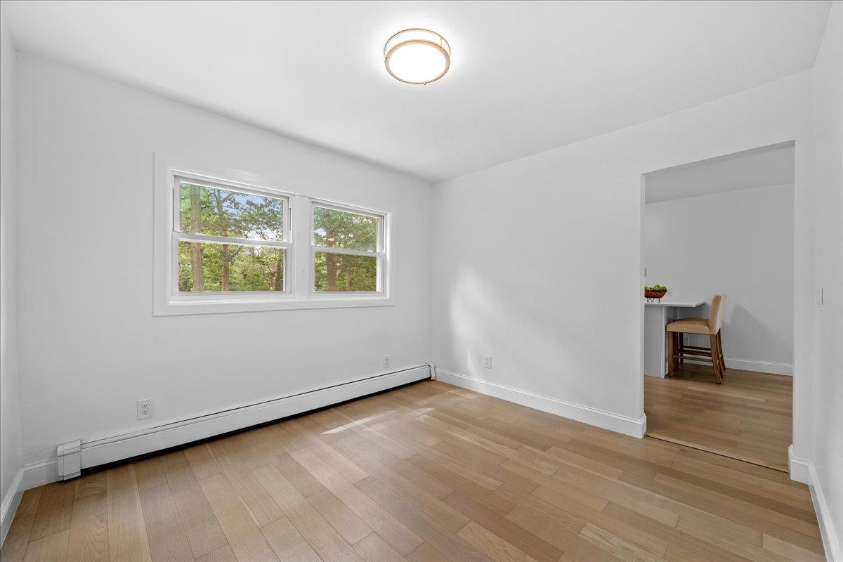 404 Oxhead Road, Stony Brook, NY 11790