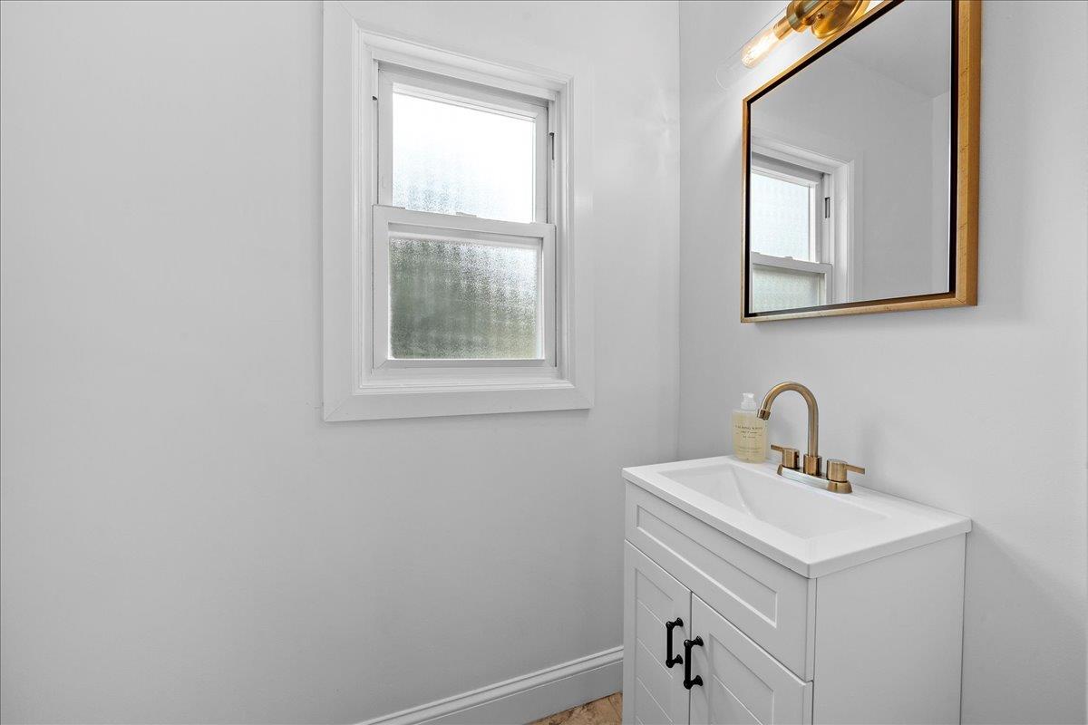 404 Oxhead Road, Stony Brook, NY 11790