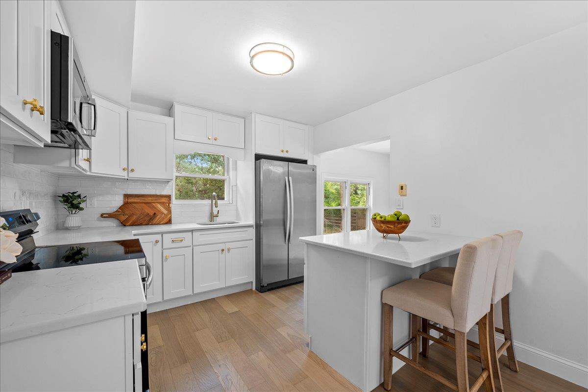 404 Oxhead Road, Stony Brook, NY 11790