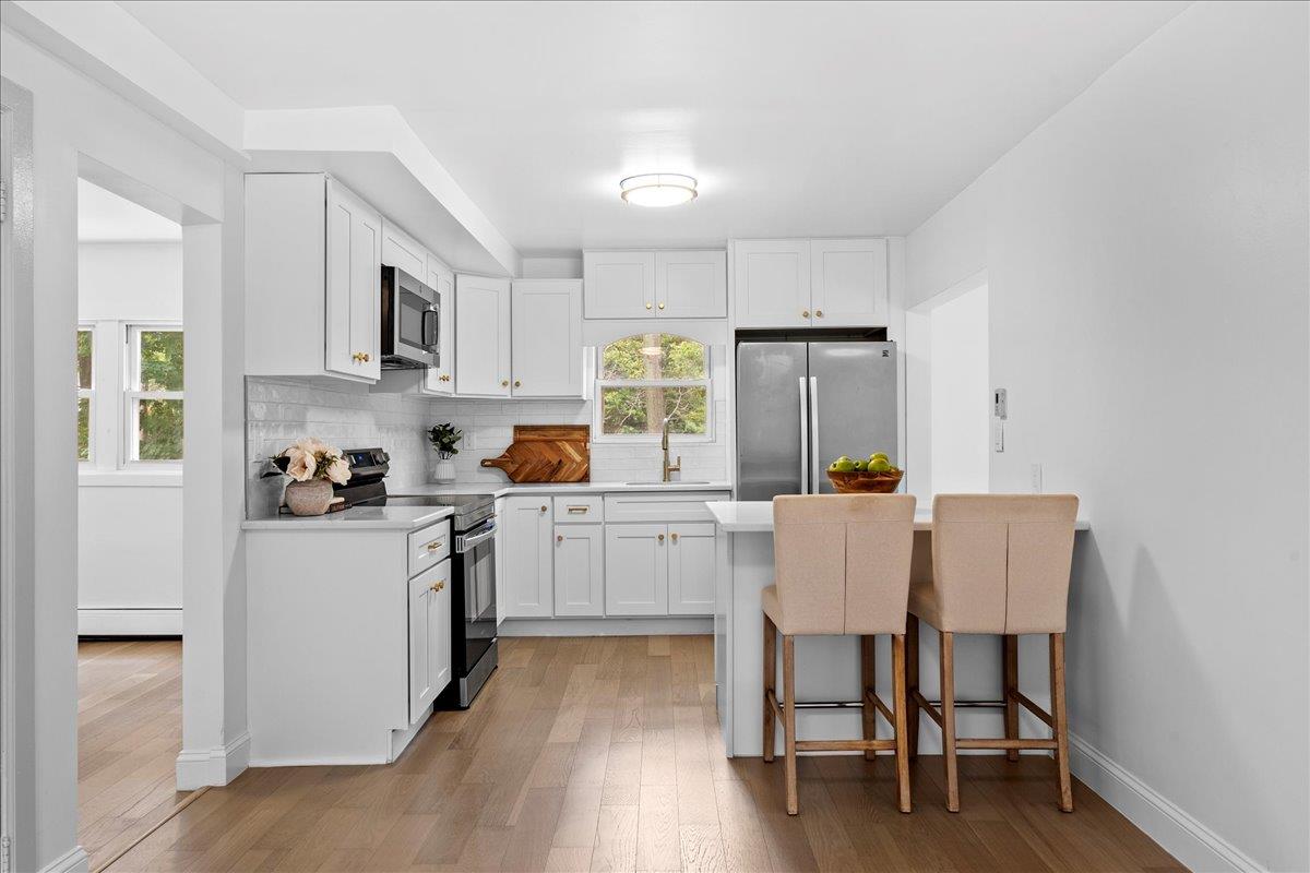 404 Oxhead Road, Stony Brook, NY 11790