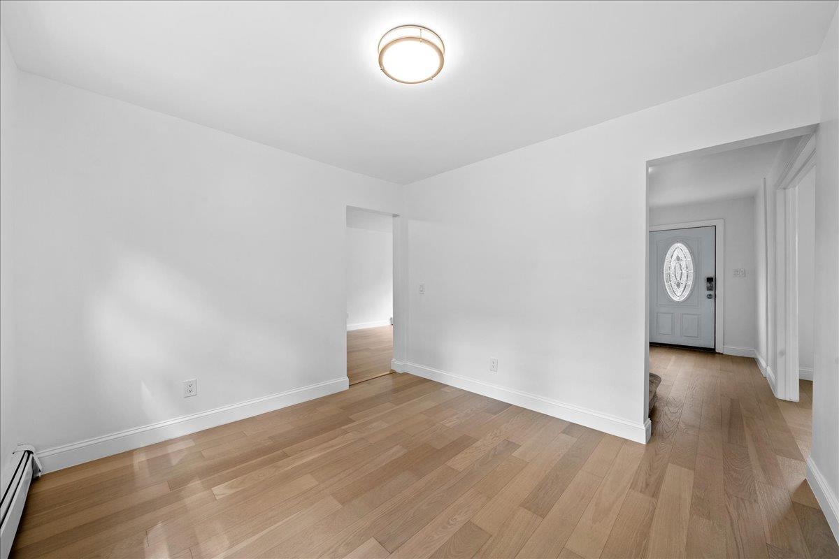 404 Oxhead Road, Stony Brook, NY 11790