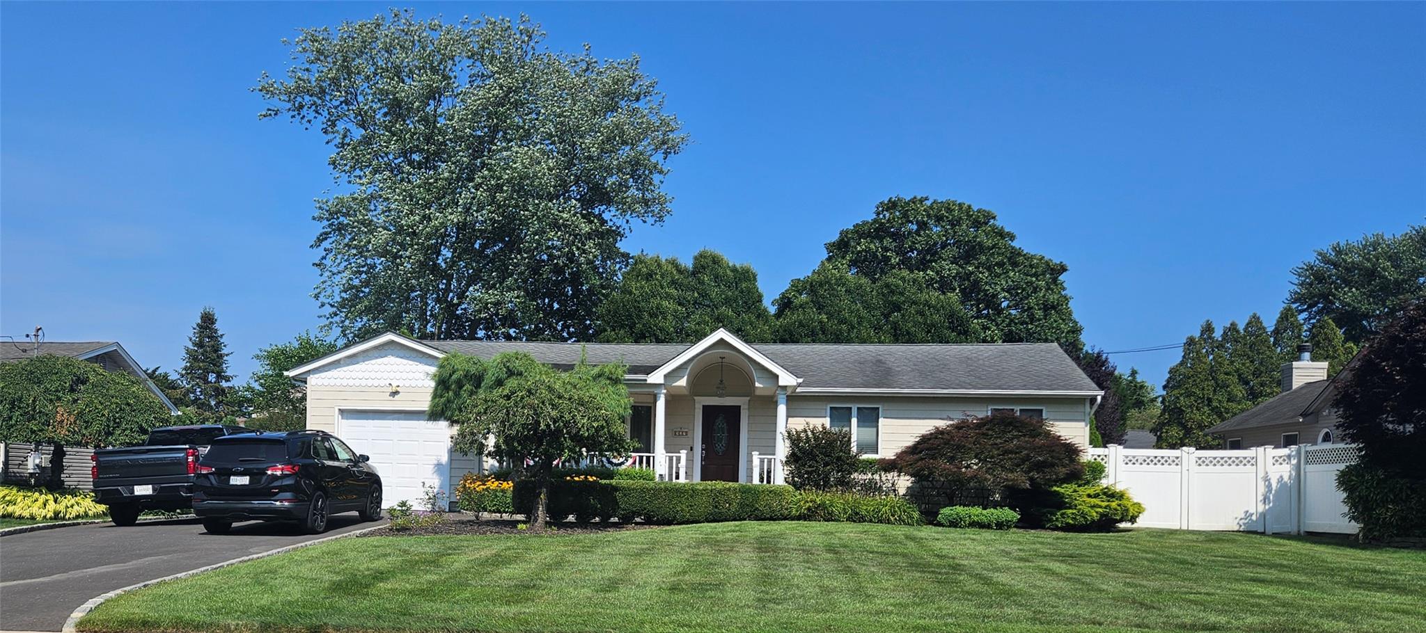 327 Lowell Rd, Sayville, NY 11782