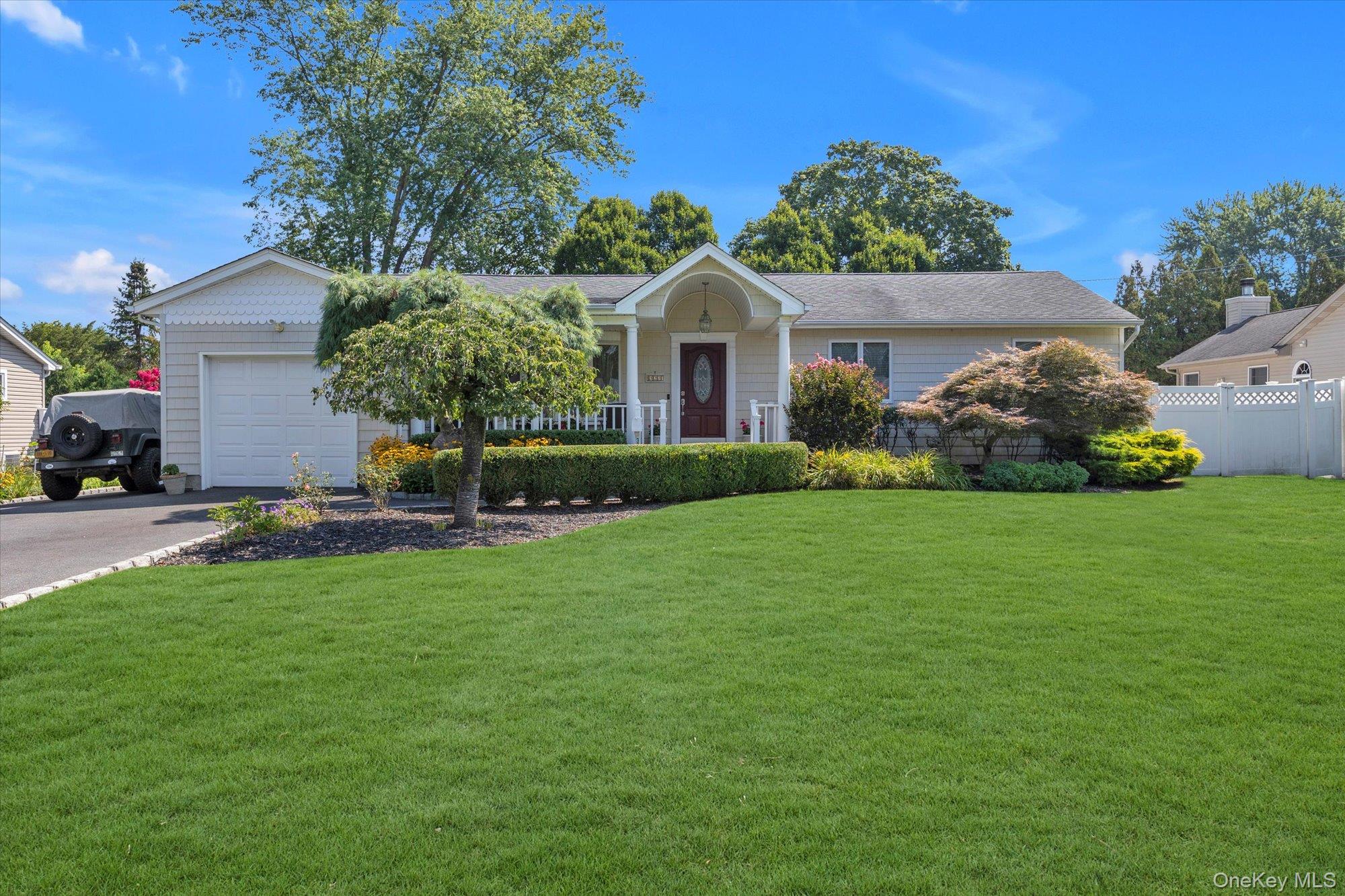 327 Lowell Rd, Sayville, NY 11782