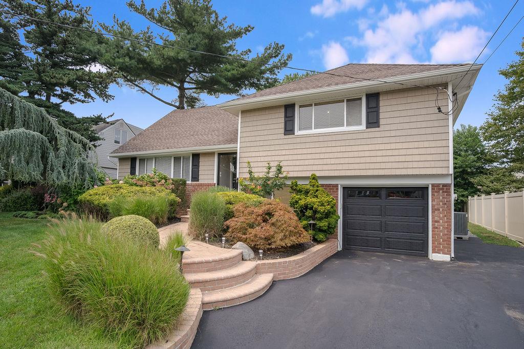 242 Thompson Avenue, Oceanside, NY 11572