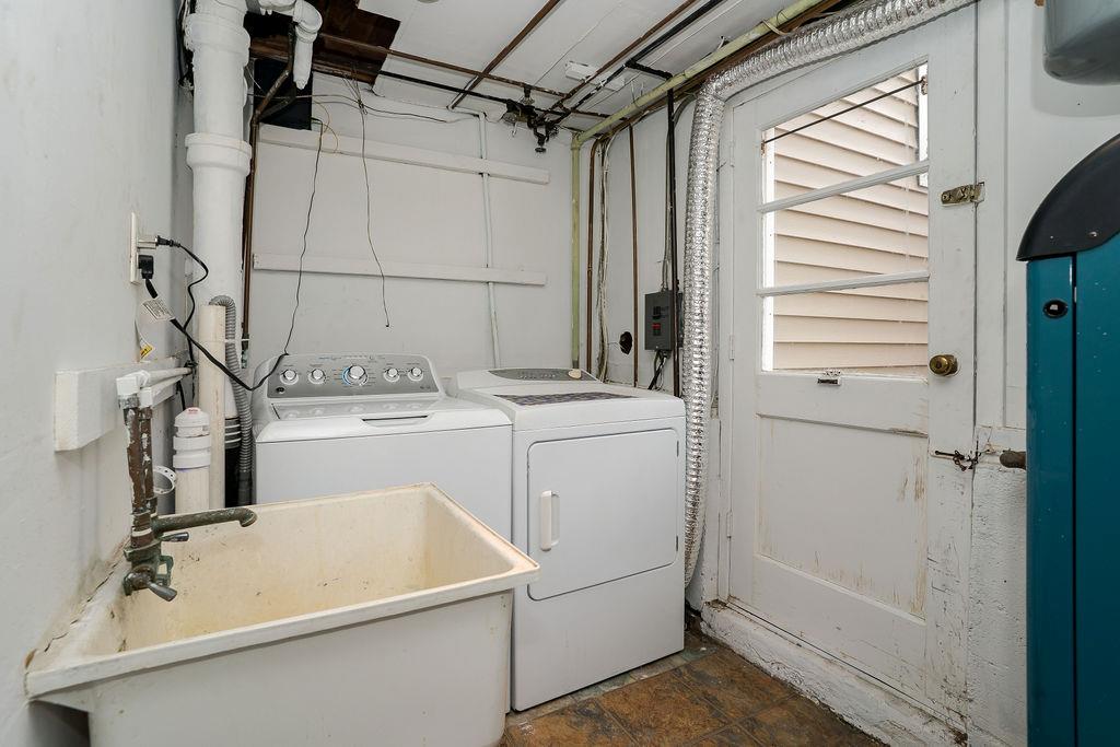 242 Thompson Avenue, Oceanside, NY 11572