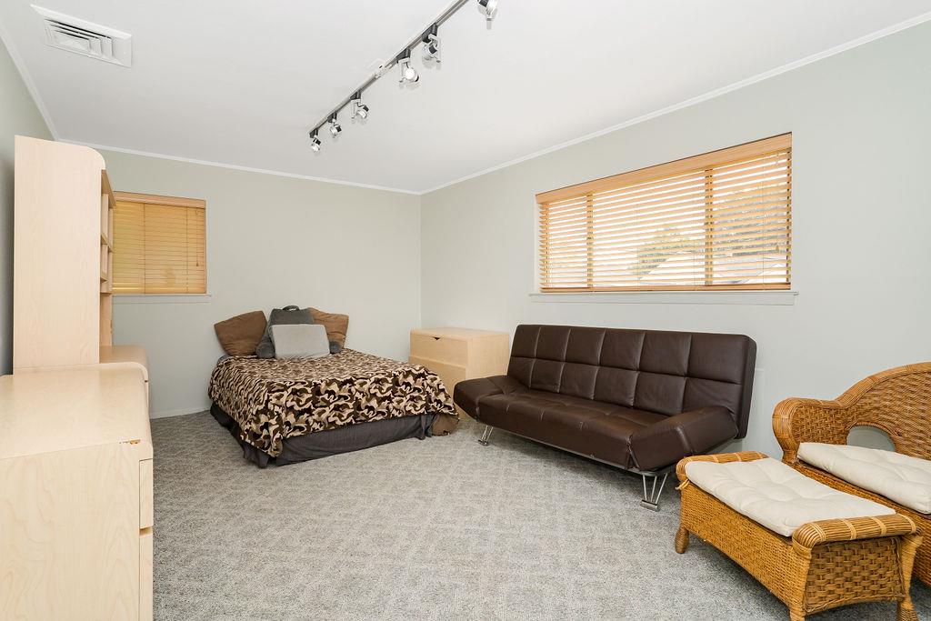 242 Thompson Avenue, Oceanside, NY 11572