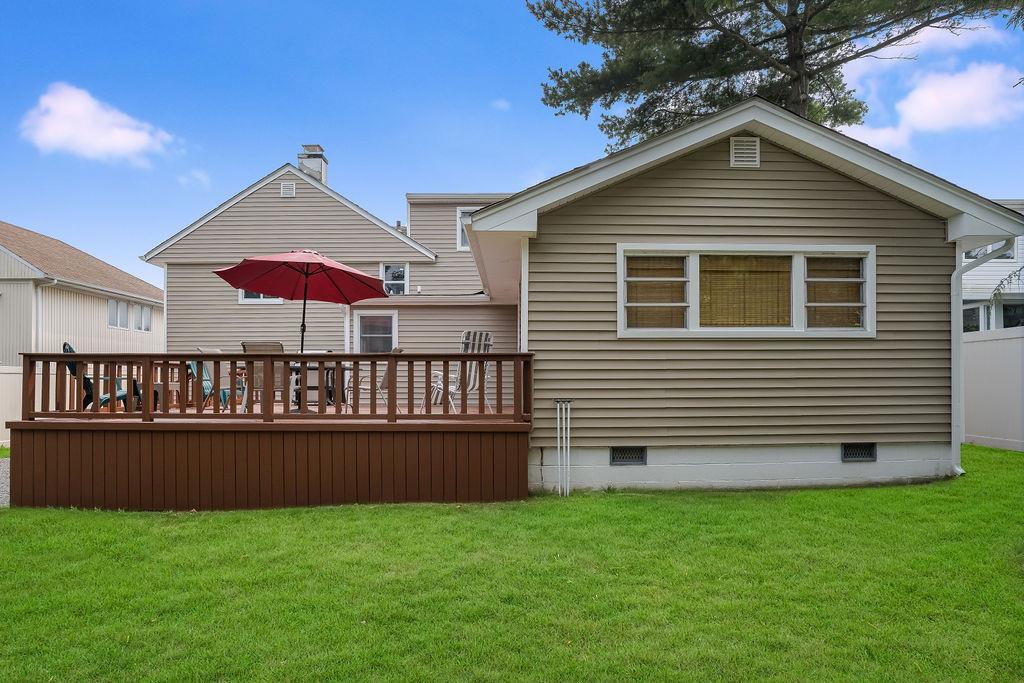 242 Thompson Avenue, Oceanside, NY 11572