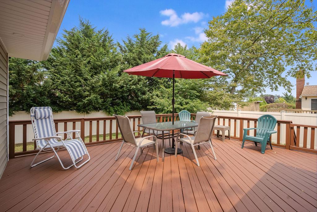 242 Thompson Avenue, Oceanside, NY 11572