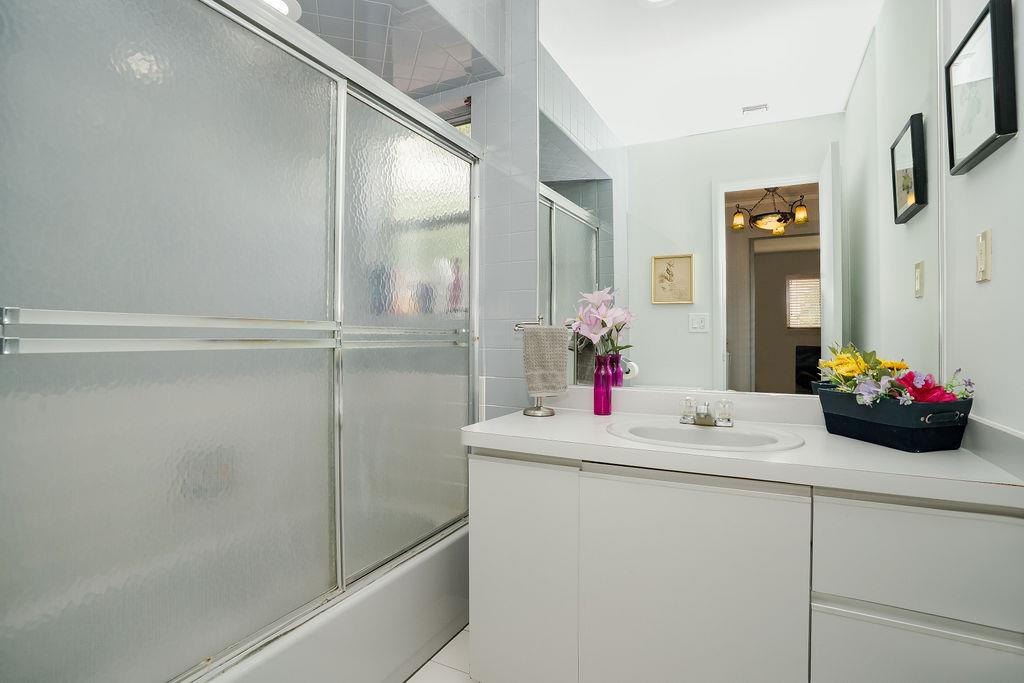 242 Thompson Avenue, Oceanside, NY 11572