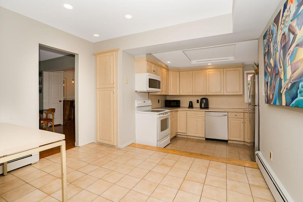 242 Thompson Avenue, Oceanside, NY 11572