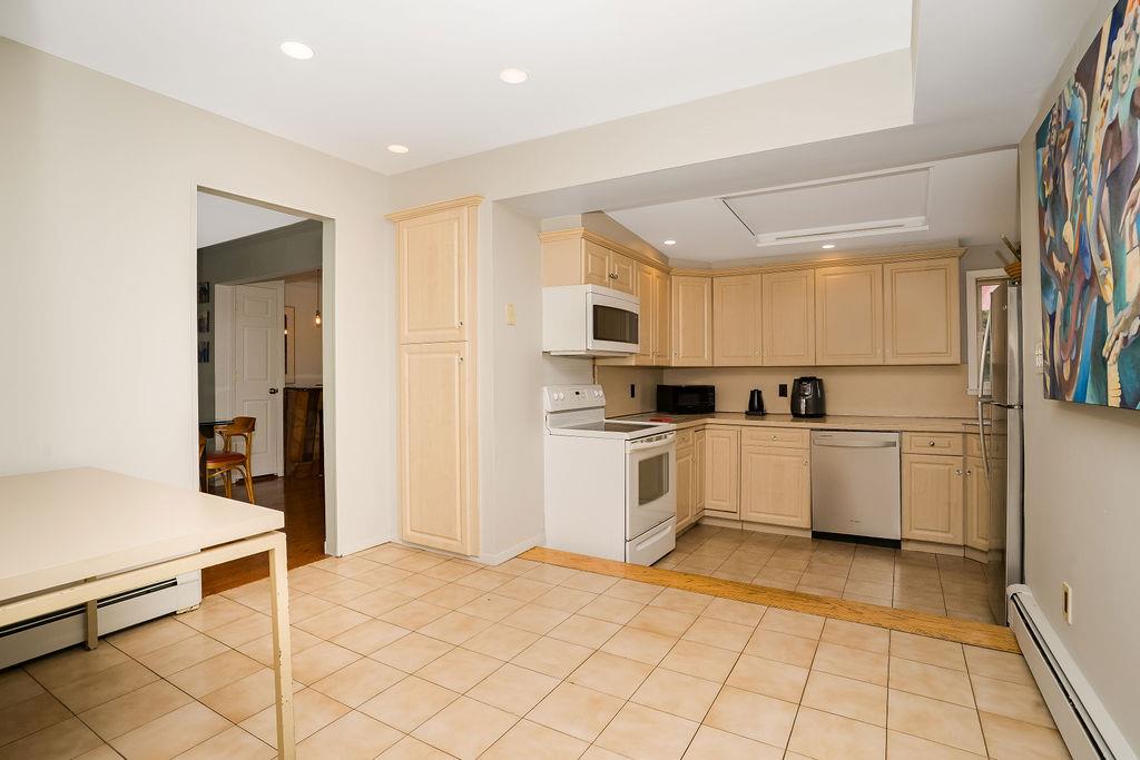 242 Thompson Avenue, Oceanside, NY 11572