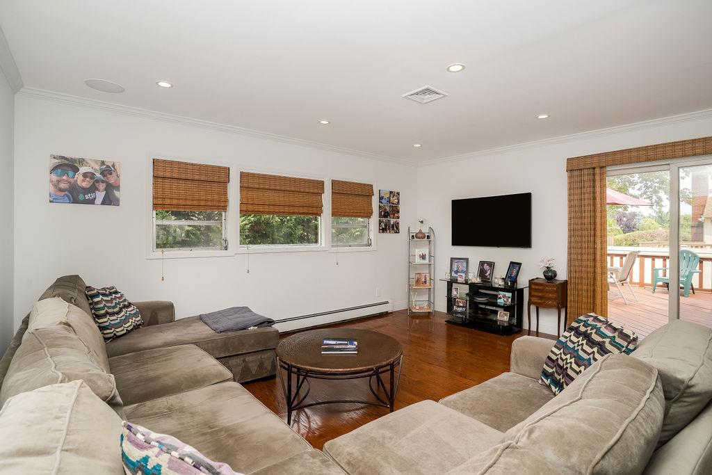 242 Thompson Avenue, Oceanside, NY 11572