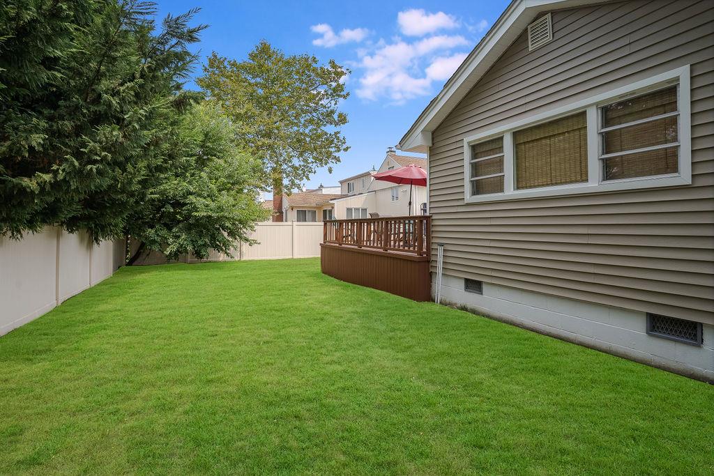 242 Thompson Avenue, Oceanside, NY 11572