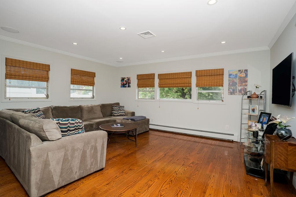 242 Thompson Avenue, Oceanside, NY 11572