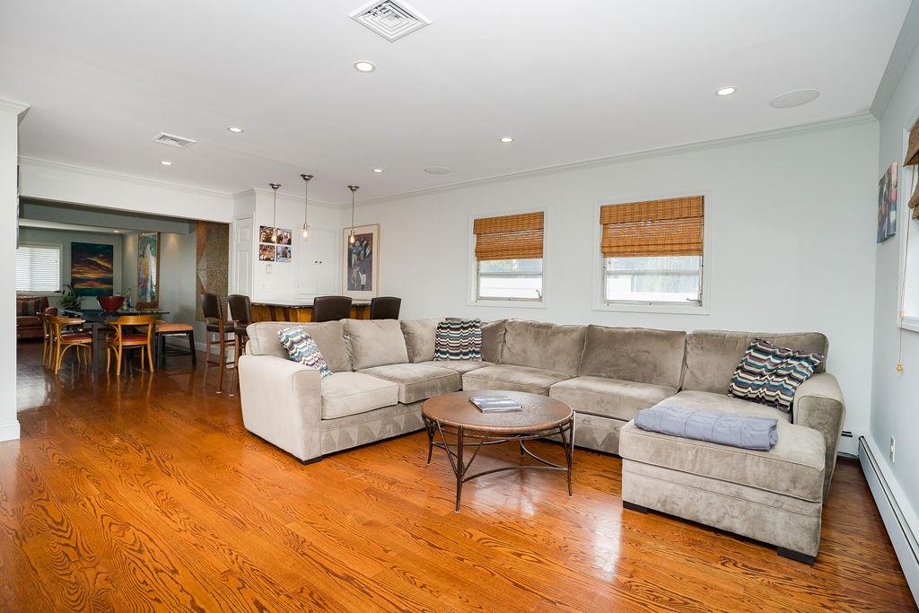 242 Thompson Avenue, Oceanside, NY 11572