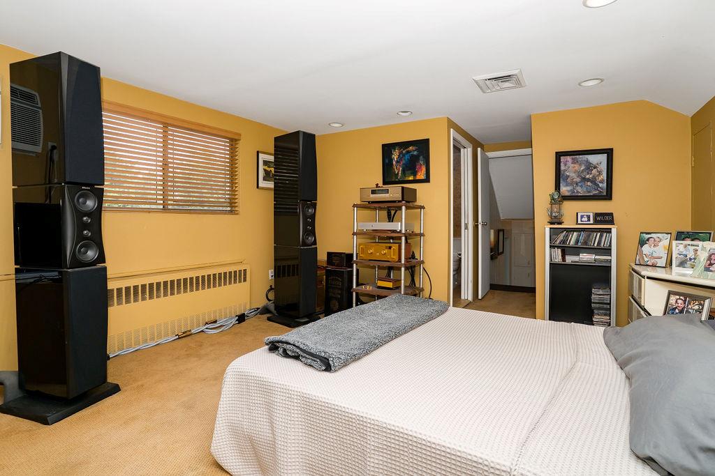 242 Thompson Avenue, Oceanside, NY 11572