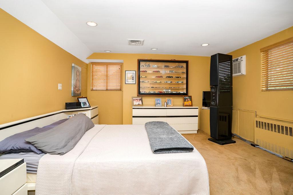 242 Thompson Avenue, Oceanside, NY 11572