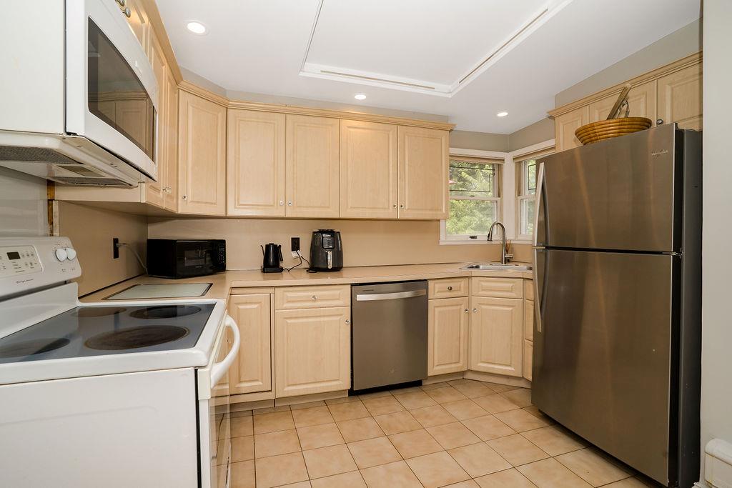 242 Thompson Avenue, Oceanside, NY 11572