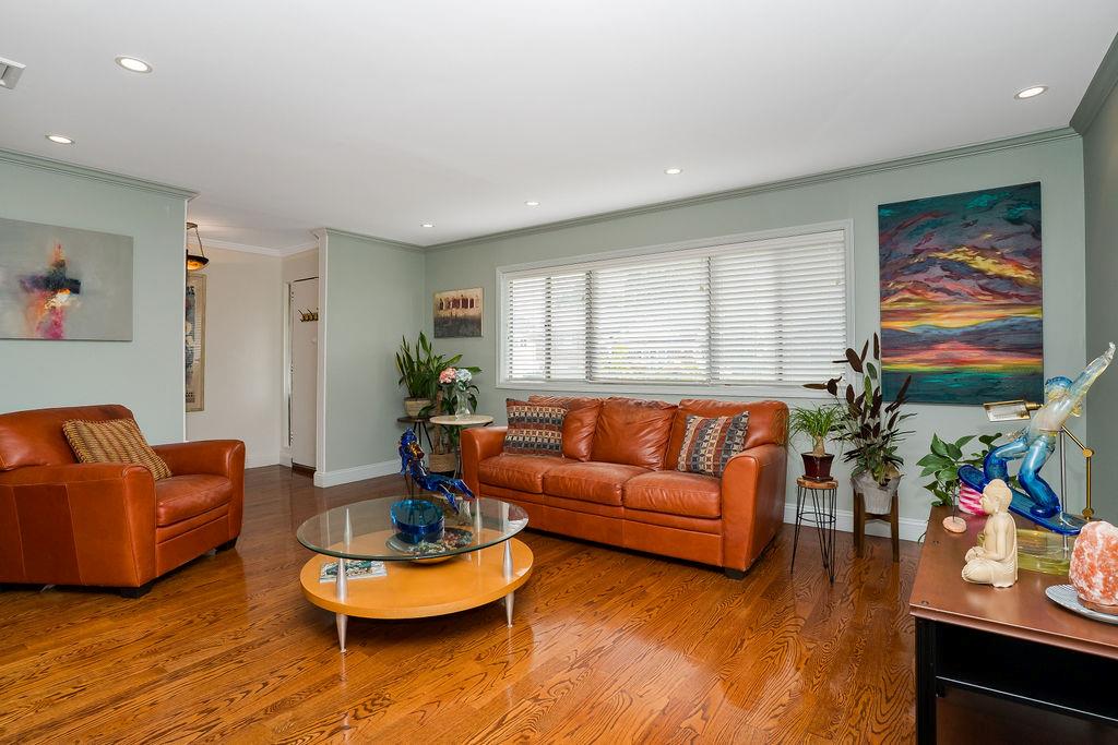 242 Thompson Avenue, Oceanside, NY 11572