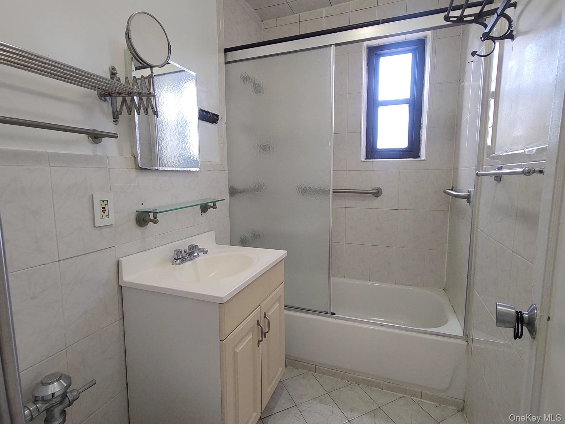 90-09 Northern Boulevard # 303, Jackson Heights, NY 11372