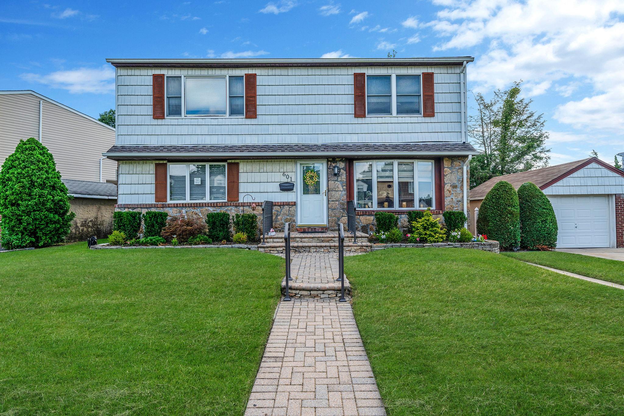 601 Bernice Road, Franklin Square, NY 11010