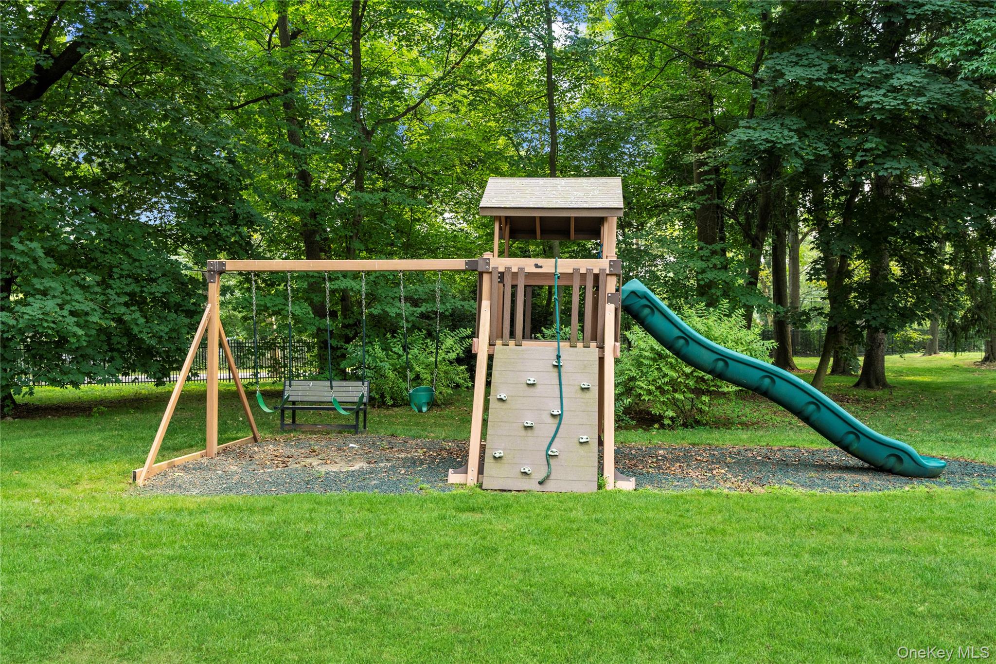 35 Tiffany Circle, Manhasset, NY 11030