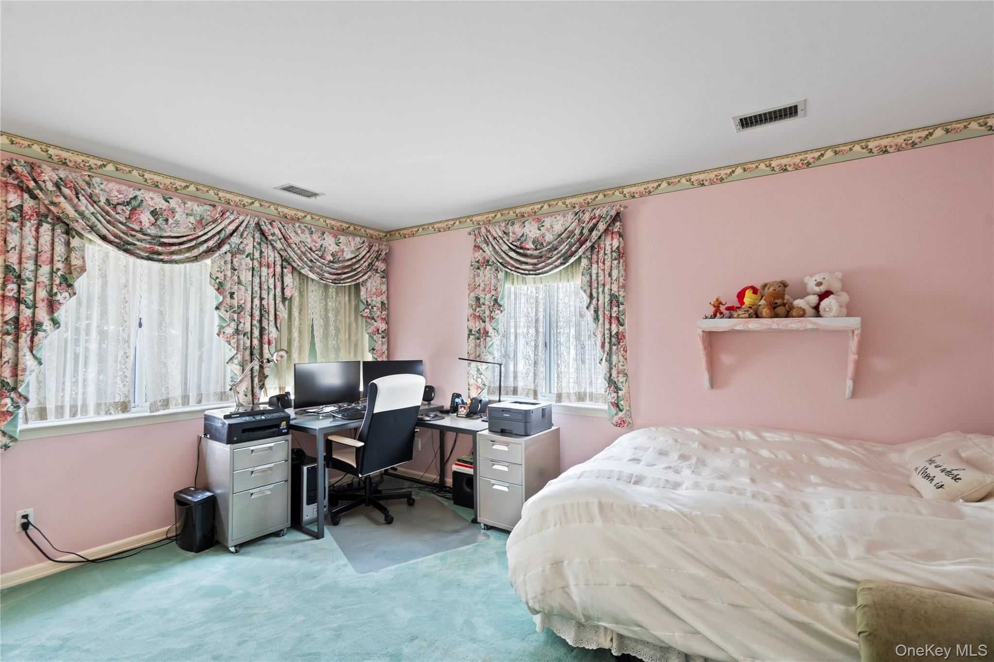 35 Tiffany Circle, Manhasset, NY 11030