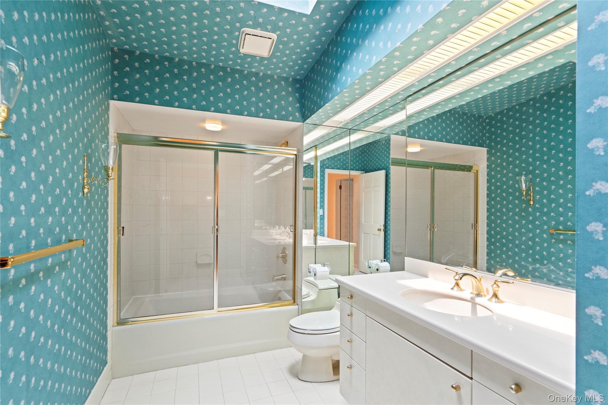 35 Tiffany Circle, Manhasset, NY 11030