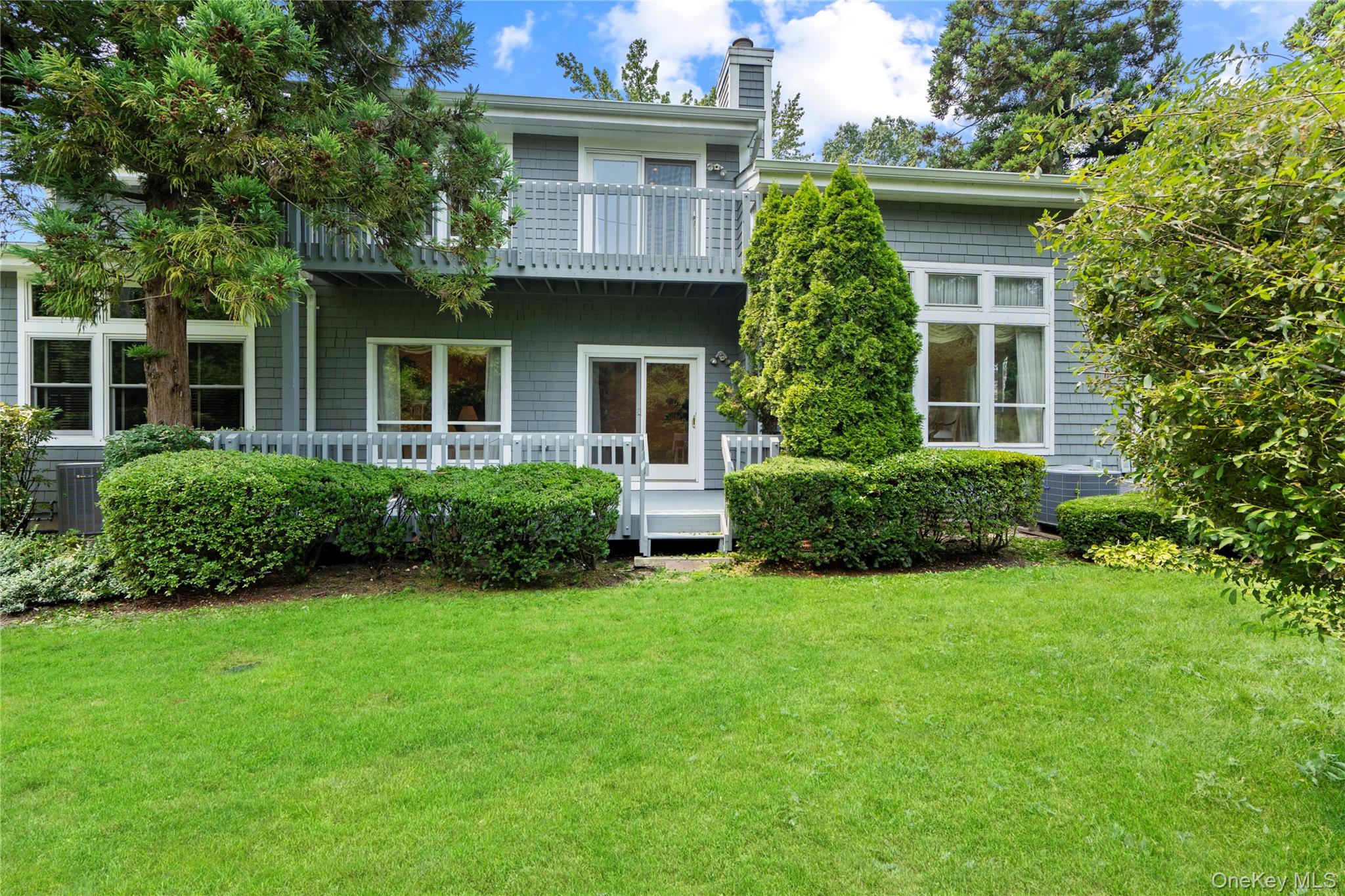 35 Tiffany Circle, Manhasset, NY 11030