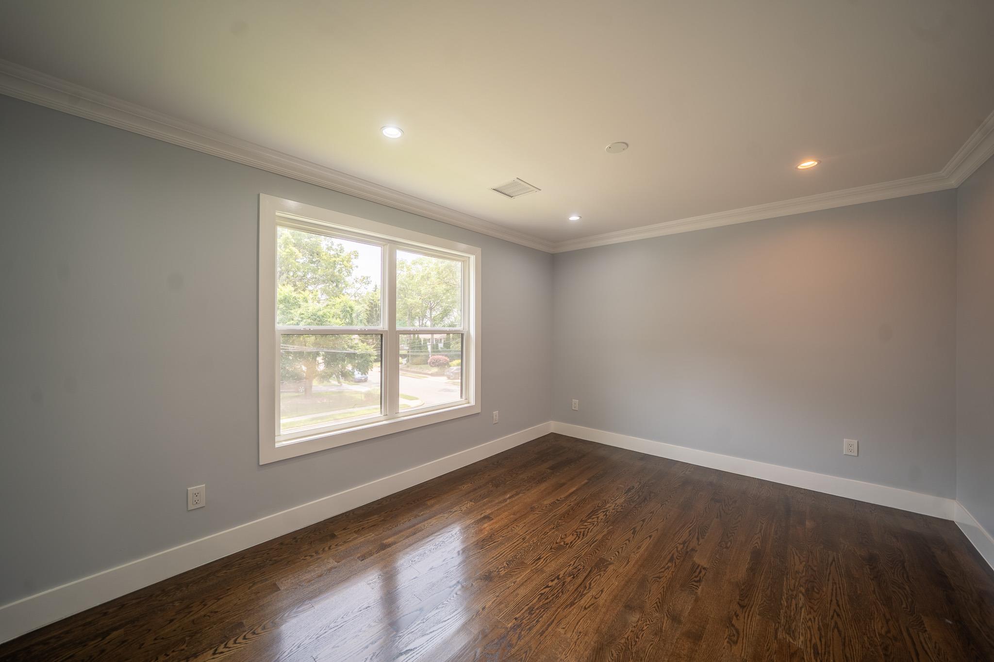 17 Park Drive East, Syosset, NY 11791