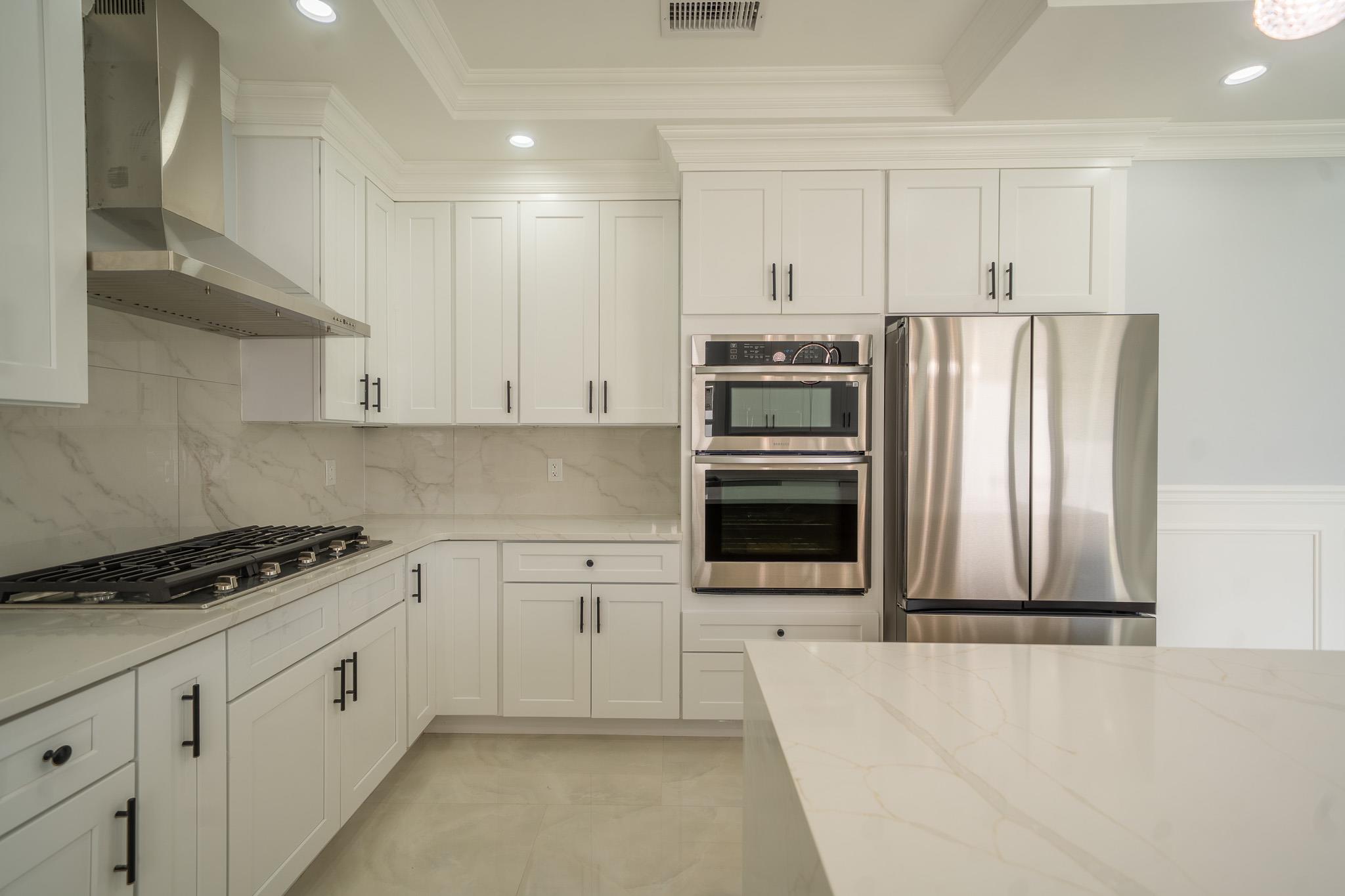 17 Park Drive East, Syosset, NY 11791