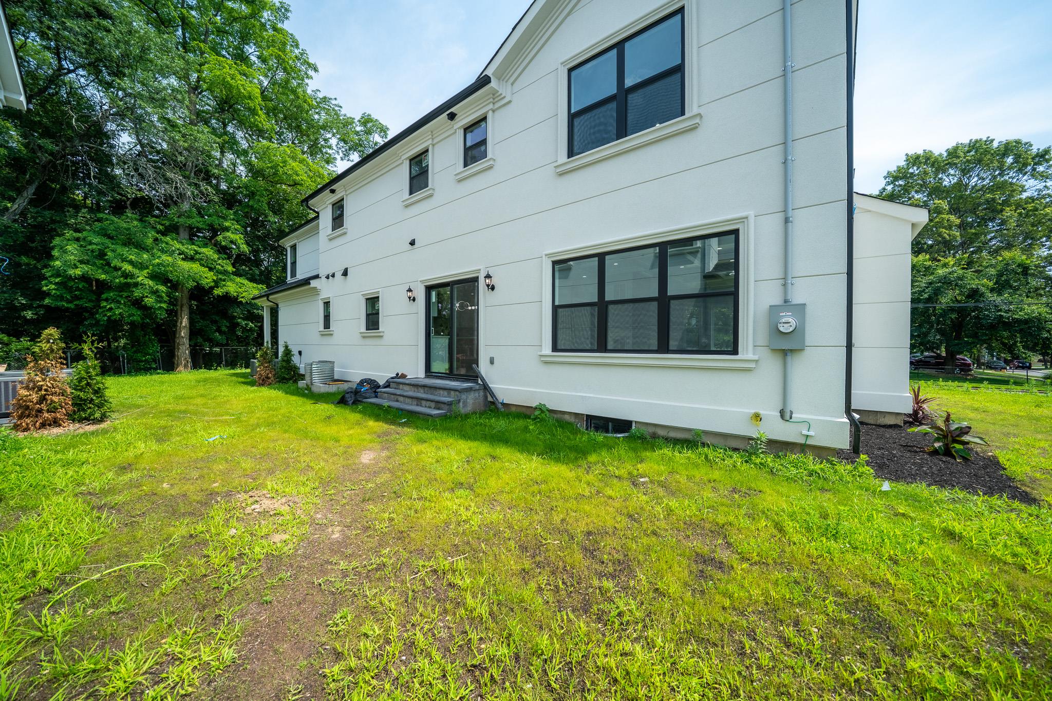 17 Park Drive East, Syosset, NY 11791