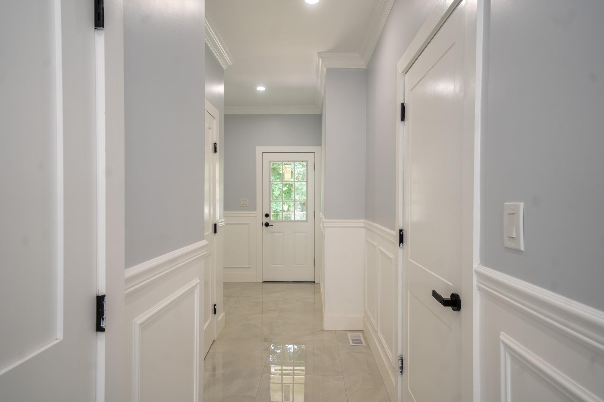 17 Park Drive East, Syosset, NY 11791