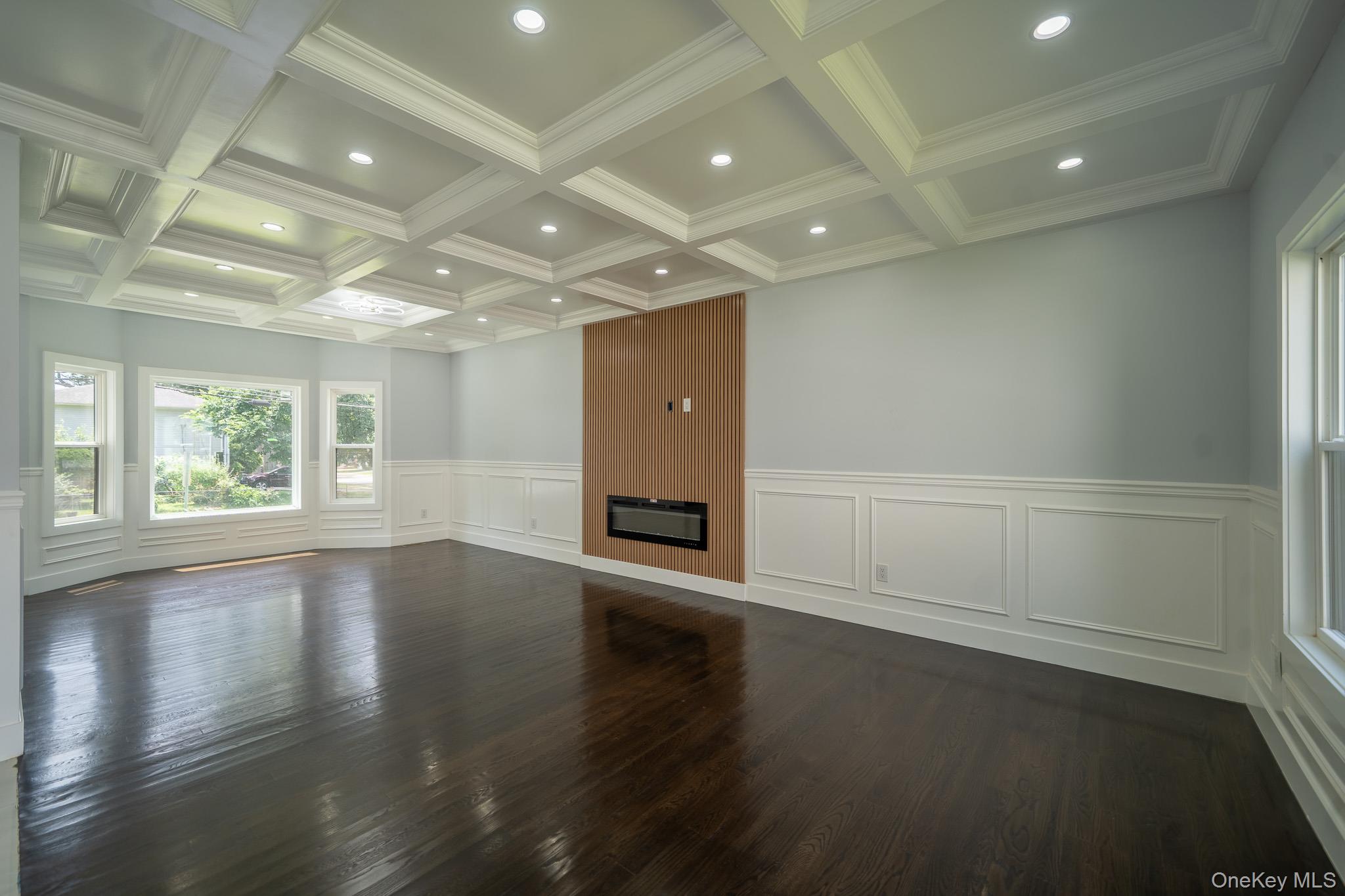 17 Park Drive East, Syosset, NY 11791