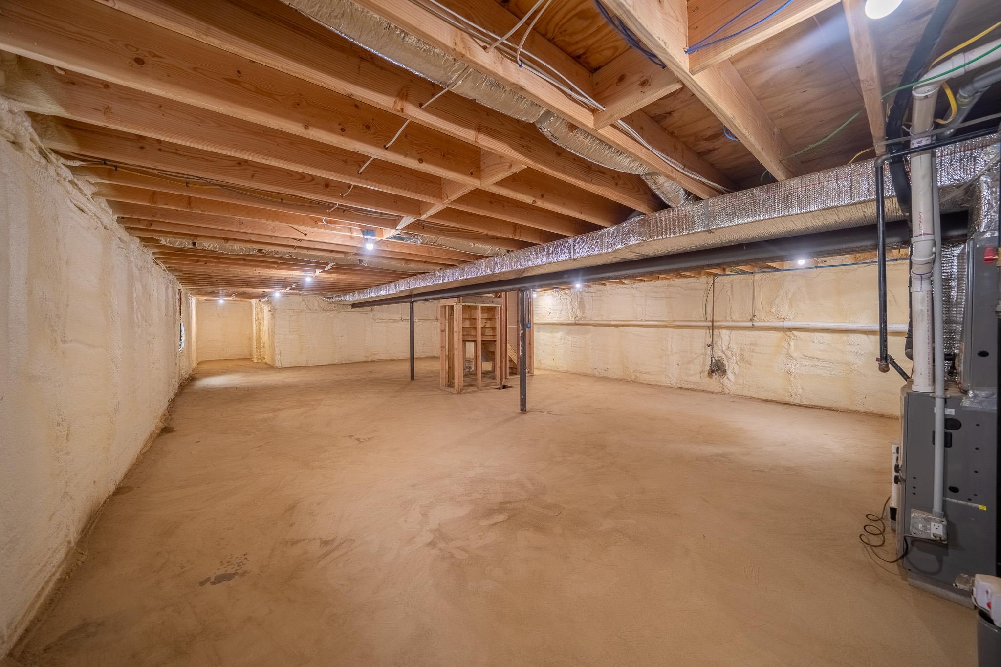 17 Park Drive East, Syosset, NY 11791