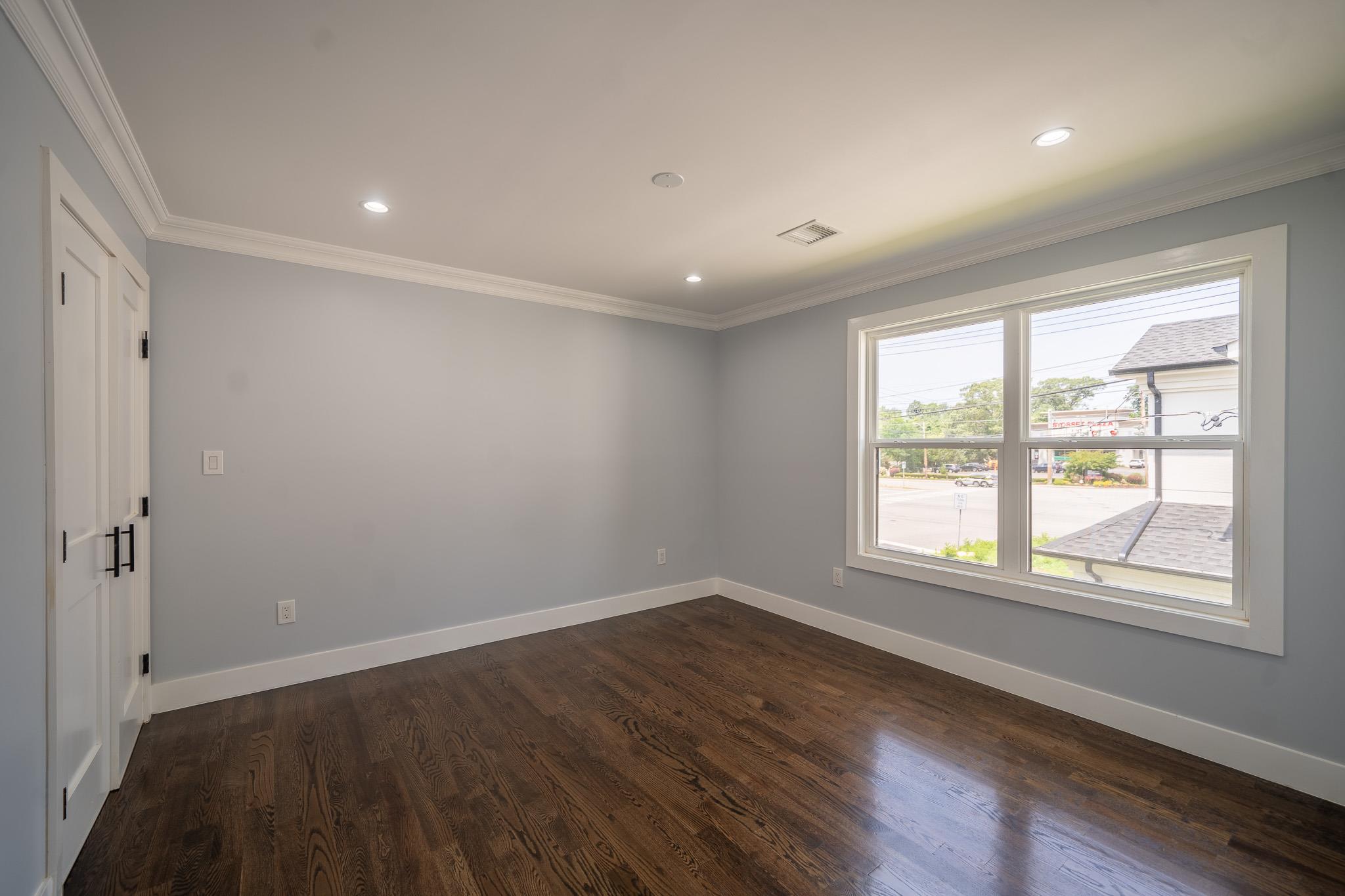 17 Park Drive East, Syosset, NY 11791