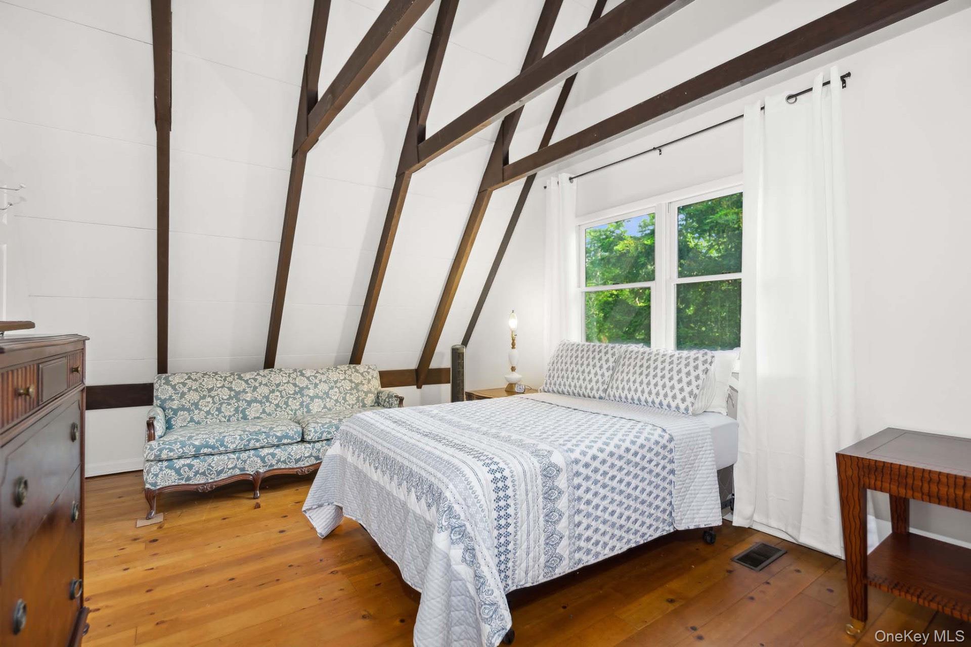 3 Foster Avenue, Hampton Bays, NY 11946