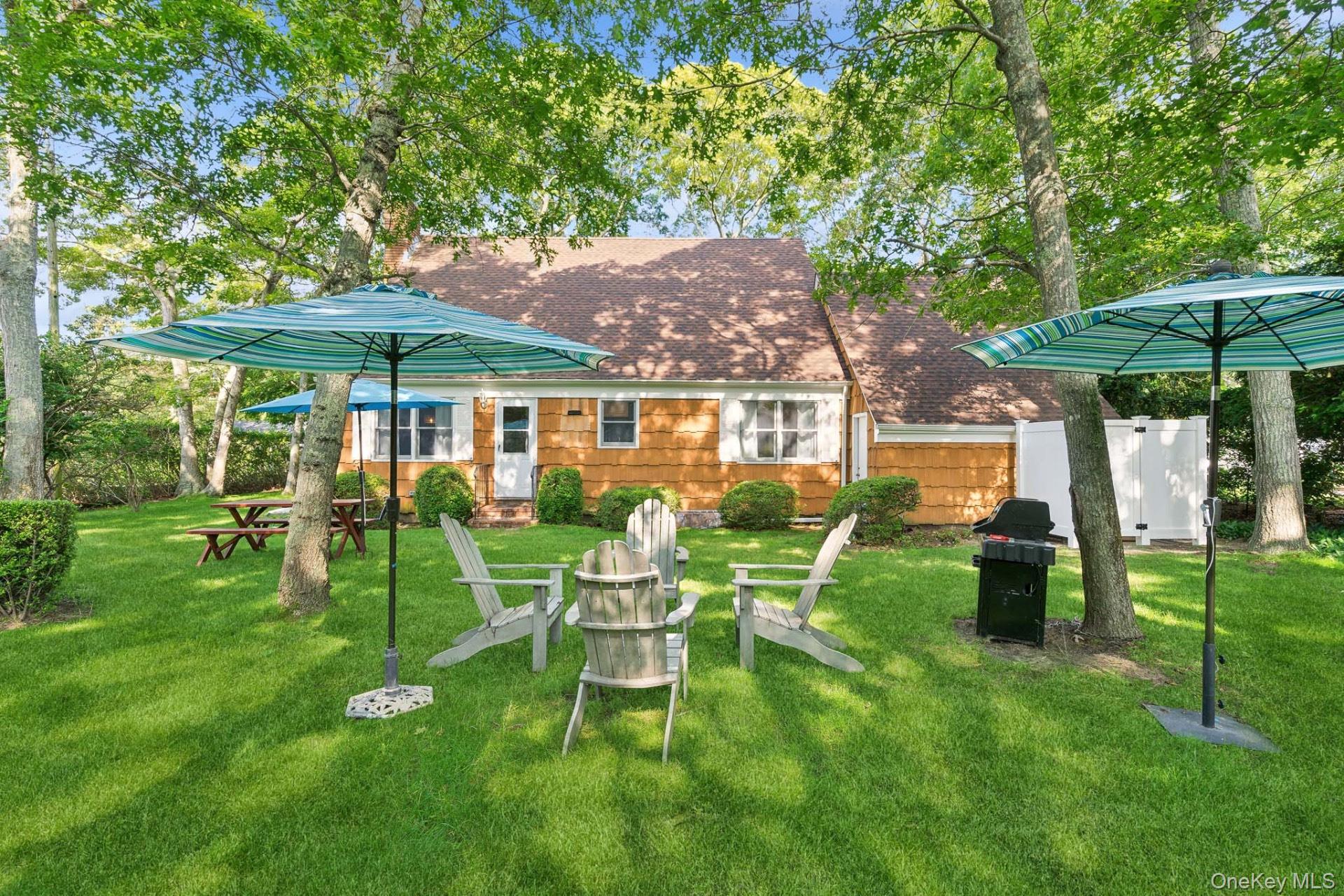 3 Foster Avenue, Hampton Bays, NY 11946