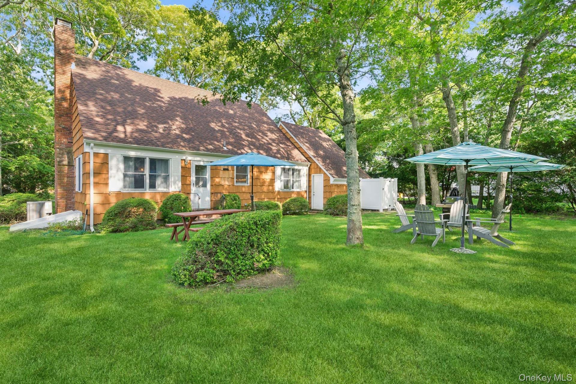 3 Foster Avenue, Hampton Bays, NY 11946