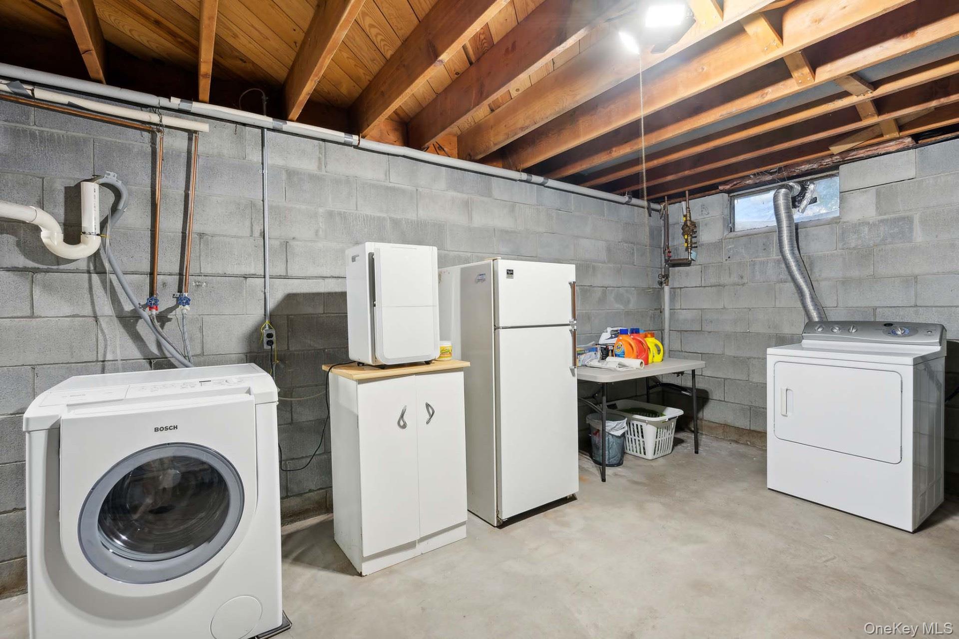 3 Foster Avenue, Hampton Bays, NY 11946