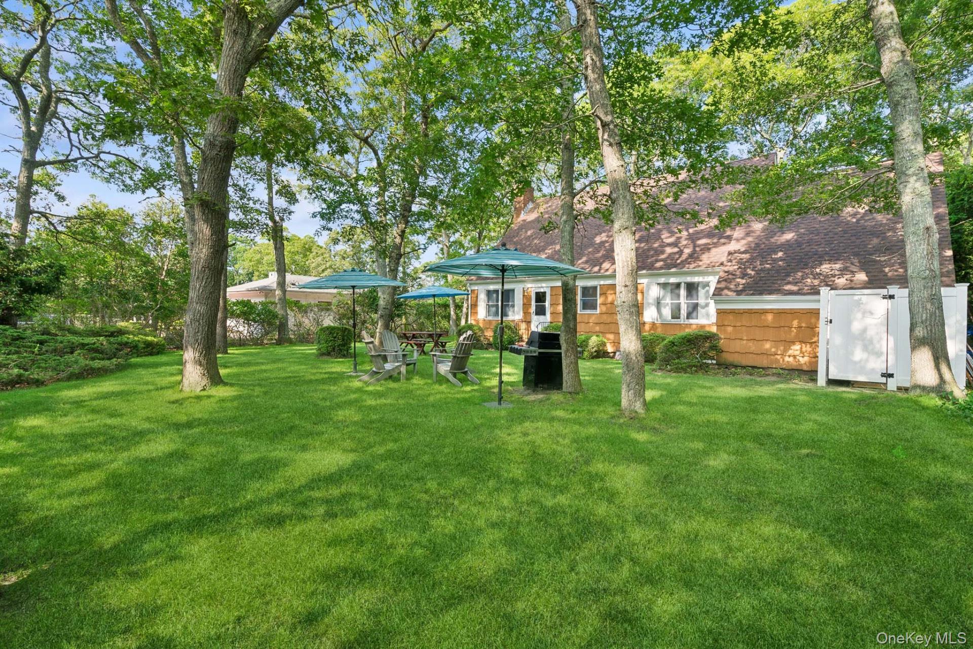 3 Foster Avenue, Hampton Bays, NY 11946