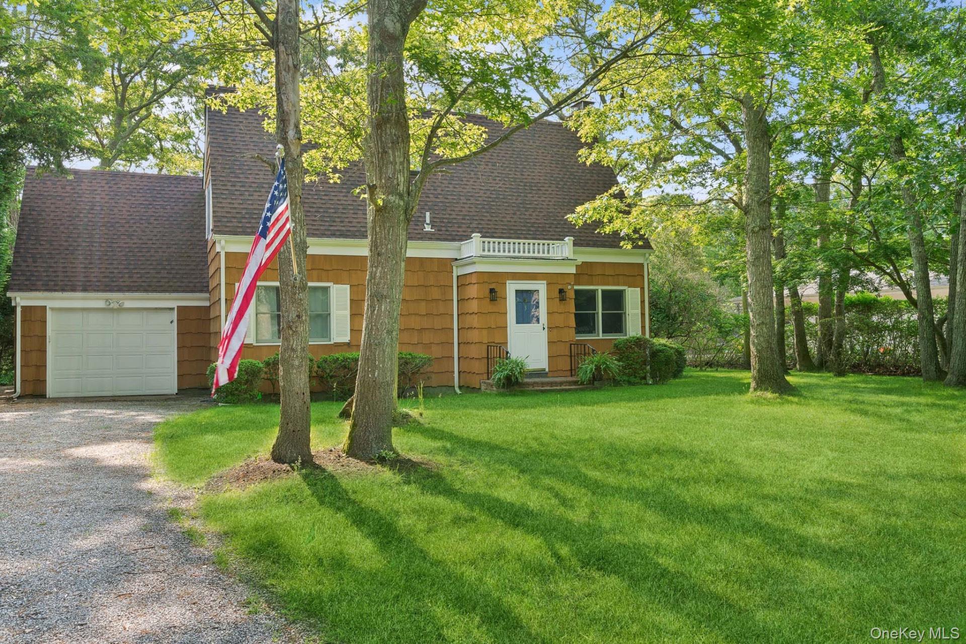 3 Foster Avenue, Hampton Bays, NY 11946