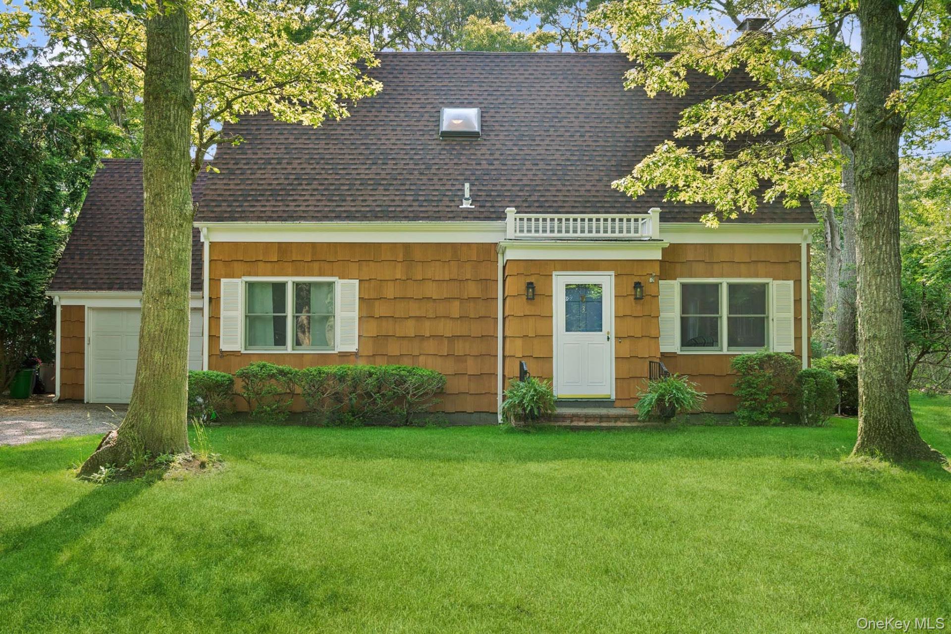 3 Foster Avenue, Hampton Bays, NY 11946