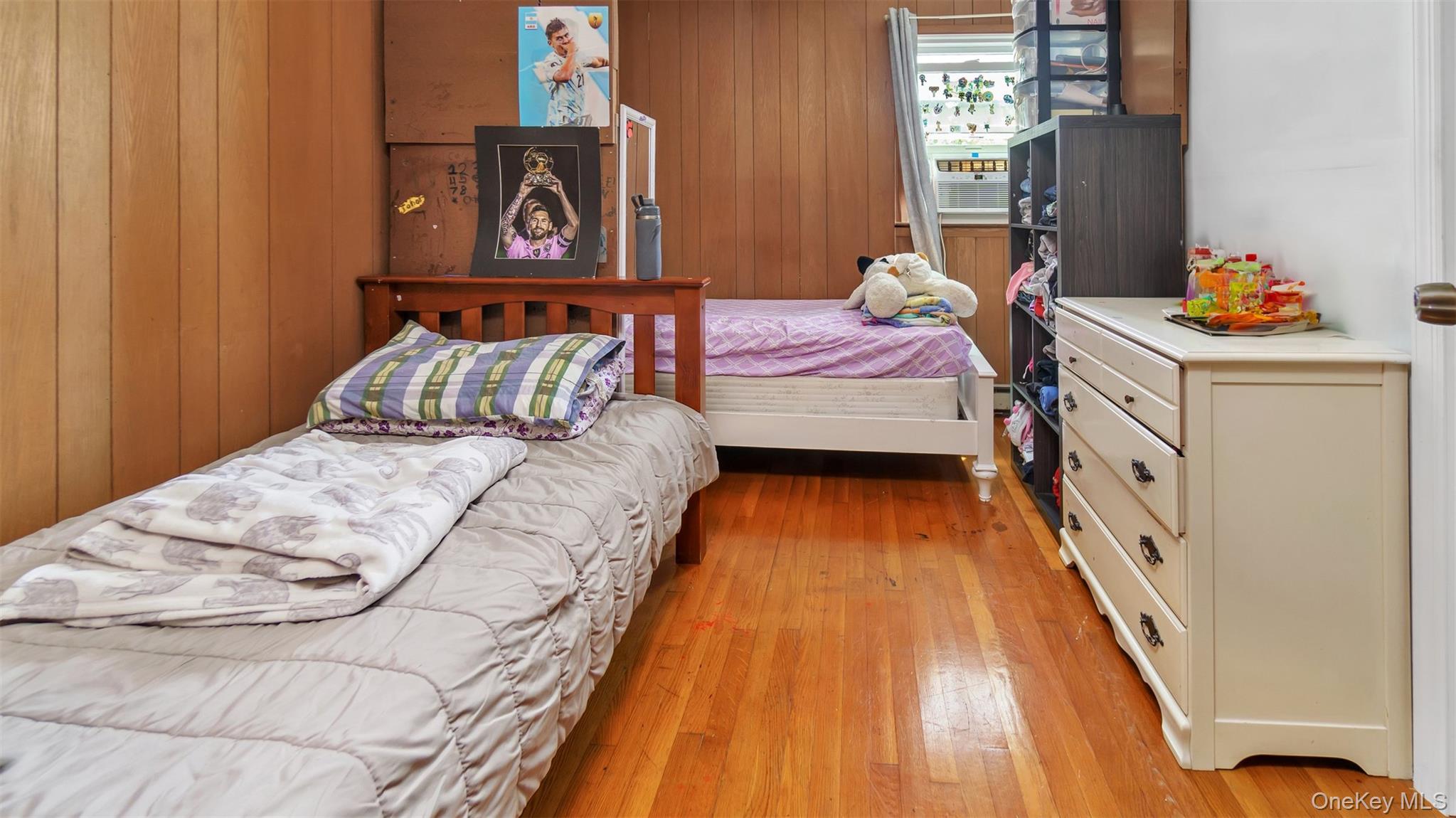 74 Foster Avenue, Hampton Bays, NY 11946