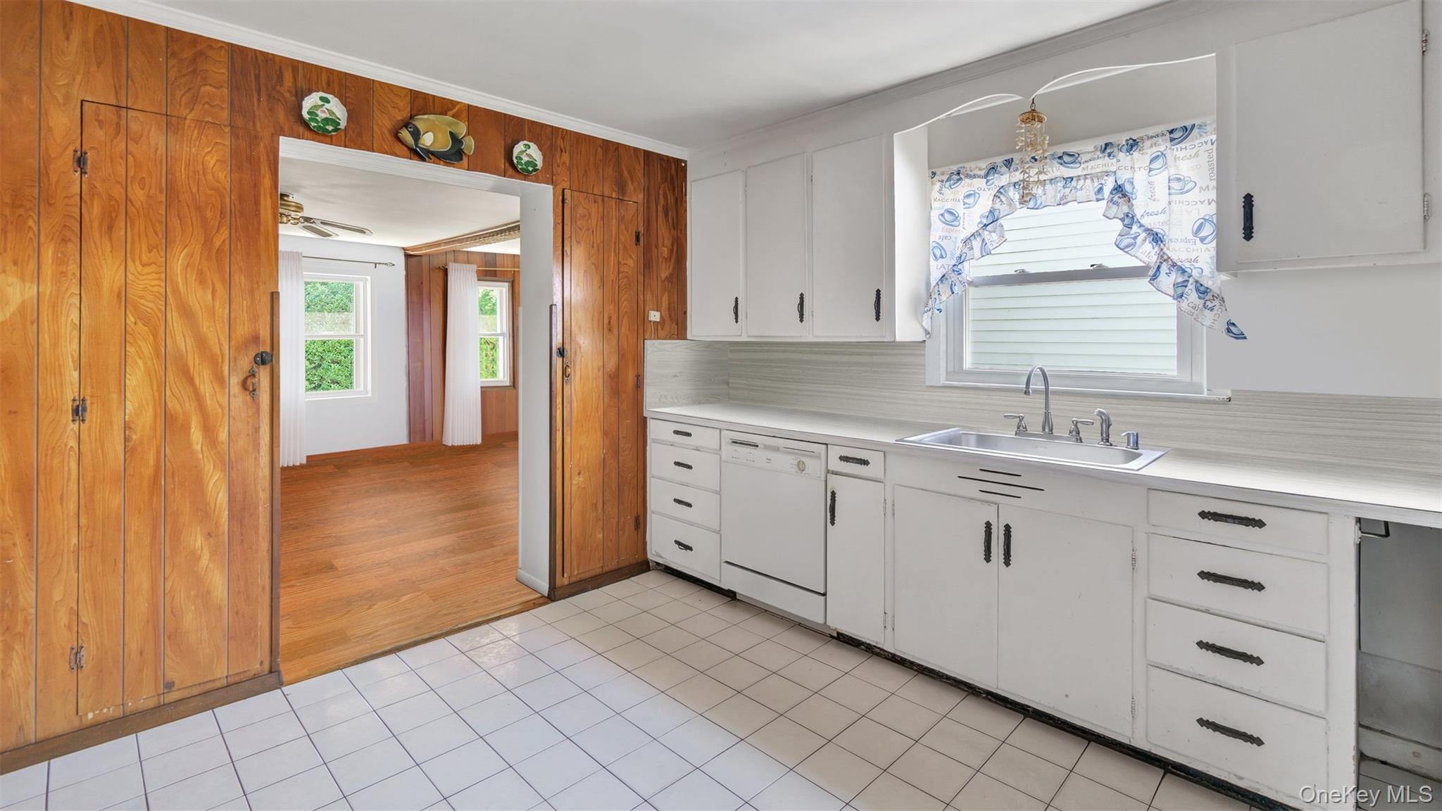 74 Foster Avenue, Hampton Bays, NY 11946