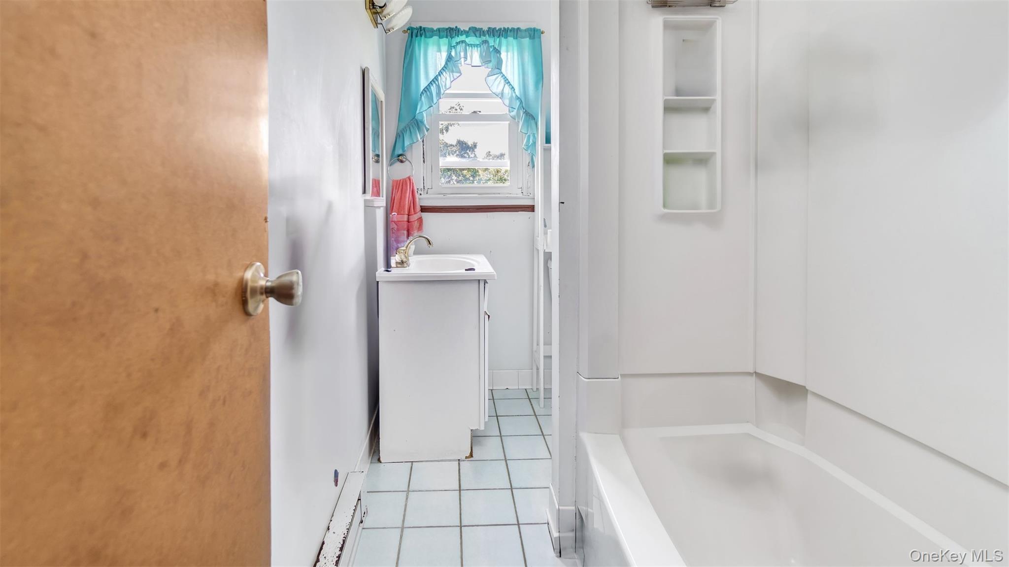 74 Foster Avenue, Hampton Bays, NY 11946