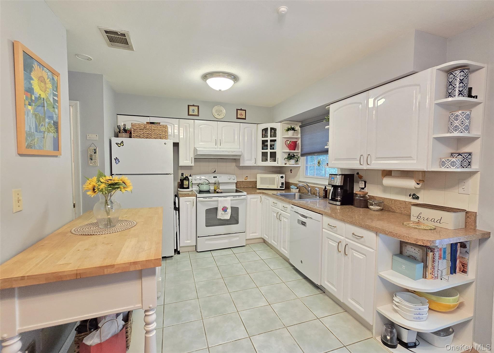 17 Penn Commons, Yaphank, NY 11980