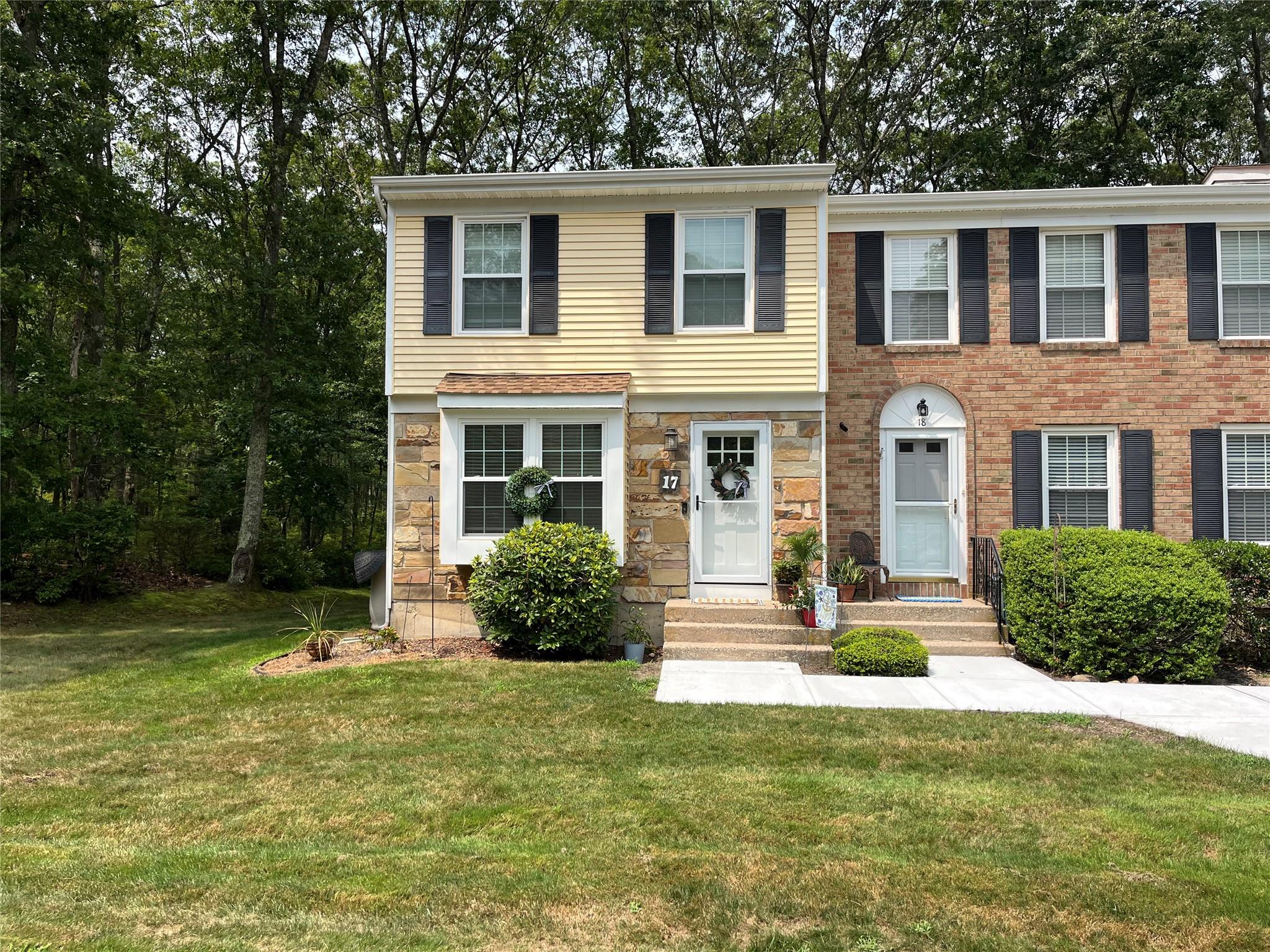 17 Penn Commons, Yaphank, NY 11980